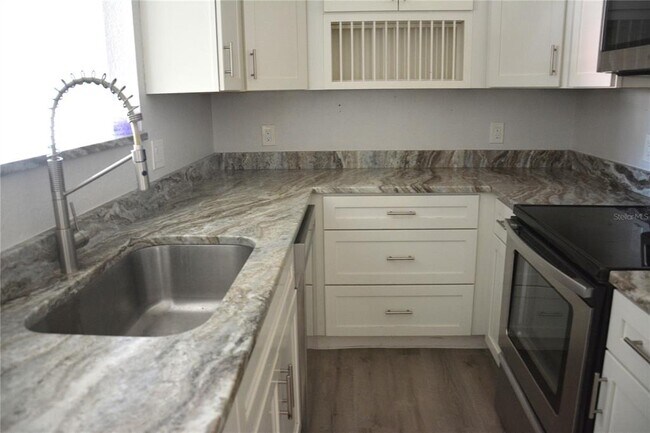 Foto del edificio - 670 16th Ave S