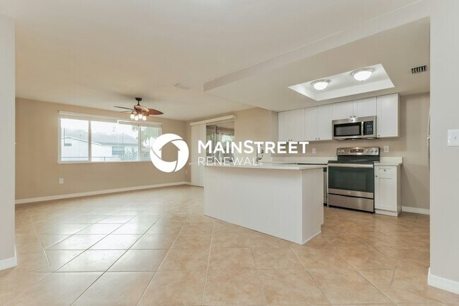 Building Photo - 3 Bedroom Pet-Friendly Home in New Port Ri...