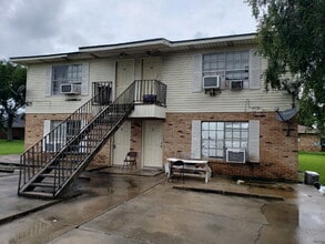 Building Photo - 514 St Lucy St