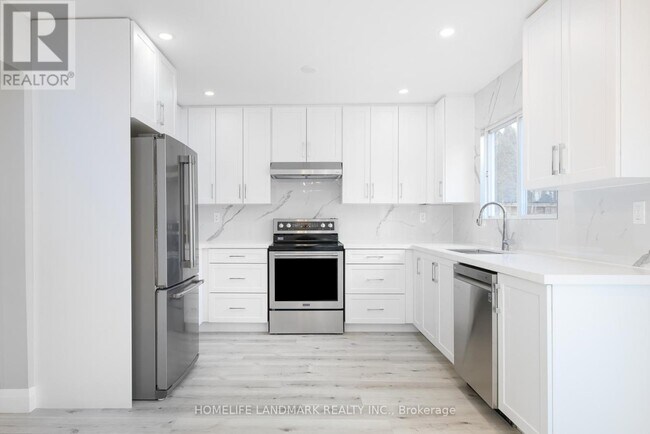 Building Photo - 25 White Owl Crescent