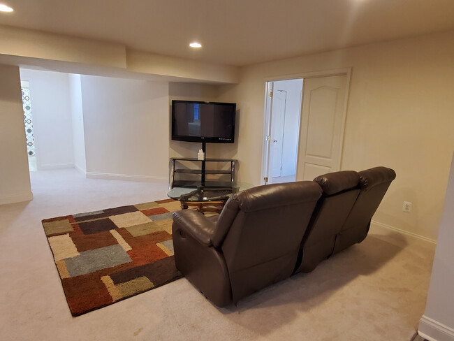 Building Photo - 16597 Badger Ct