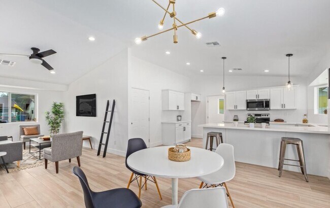 Foto del edificio - 3740 E Harmony Ave