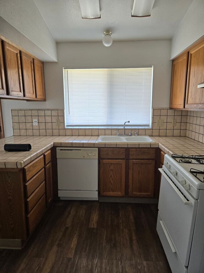 Building Photo - Three bedroom