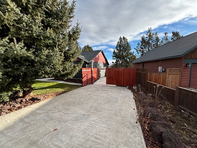 Foto del edificio - Redmond Home with Amazing Deck Views