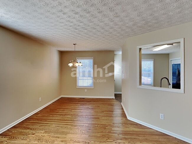Foto del edificio - 246 Stone Creek Dr