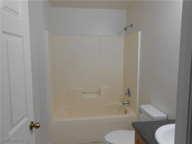 Building Photo - 4946 Golfview Blvd