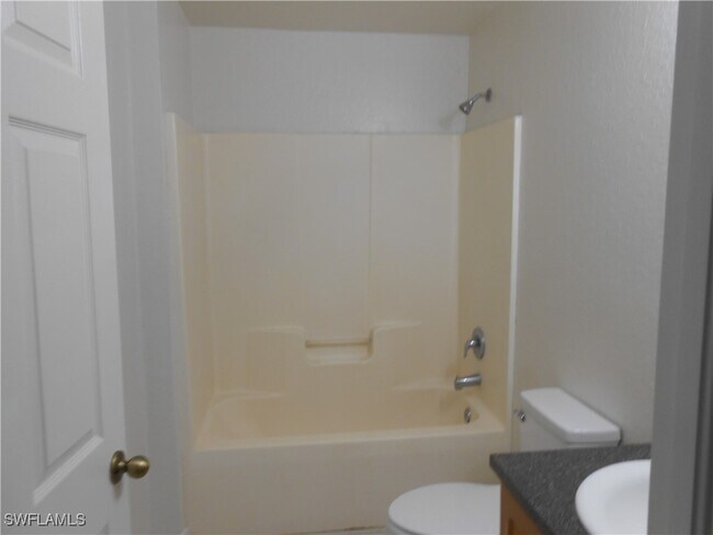 Foto del edificio - 4946 Golfview Blvd