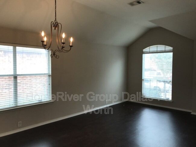 Foto del edificio - 8524 Silverbell Ln