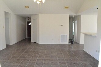 Building Photo - 2119 Fountain Dr