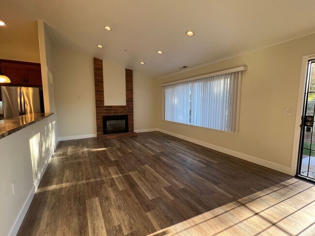 Foto del edificio - Beautifully Updated 3 Bedroom 2 Bathroom H...