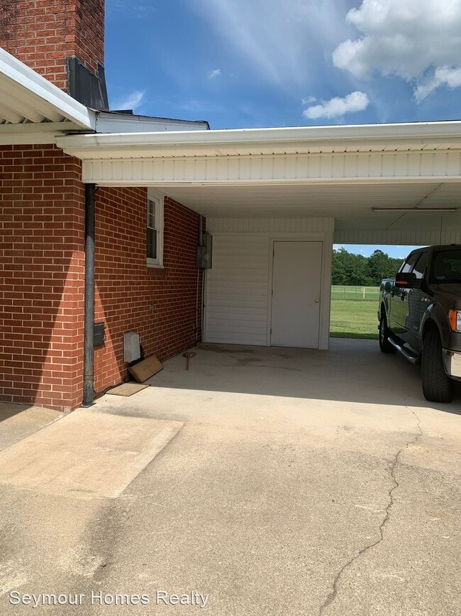 Building Photo - 3 br, 1.5 bath House - 769 Rosewood Road