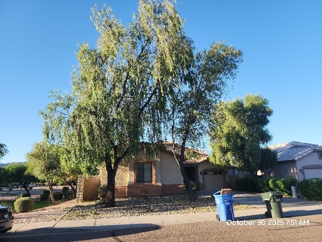 Building Photo - 2409 W Beverly Rd