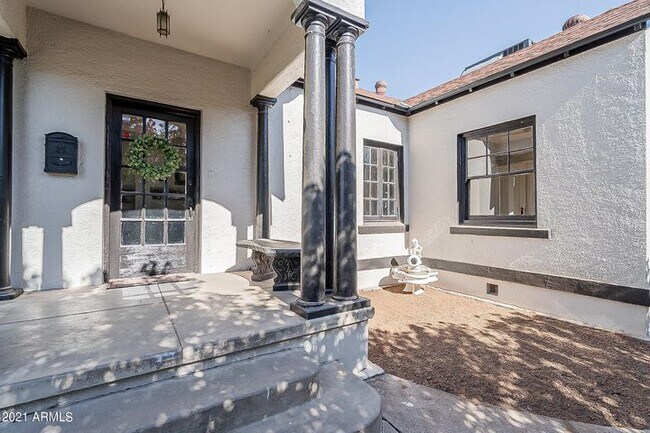 Front porch - entrance for 93 is on the side - 93 W Willetta St