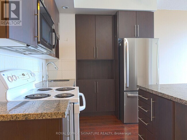 Building Photo - 28 Linden St