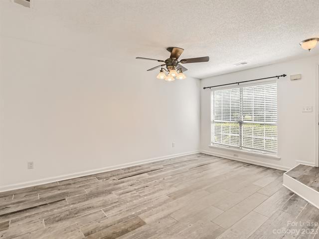 Building Photo - 8281 Golf Ridge Dr