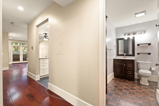 Building Photo - 5 School St