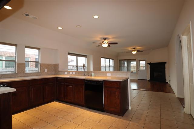 Foto del edificio - 3014 Pinecrest Dr