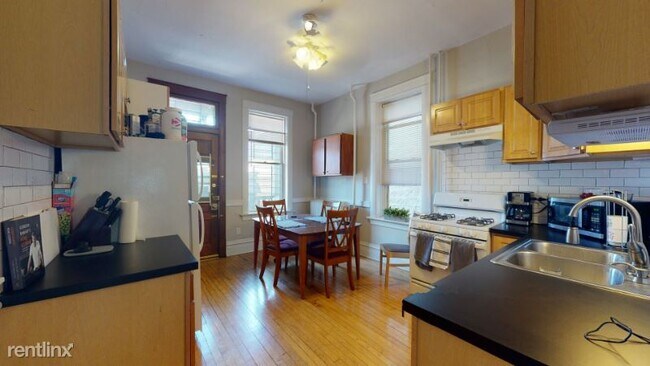 Building Photo - 2631 N Sheffield Ave