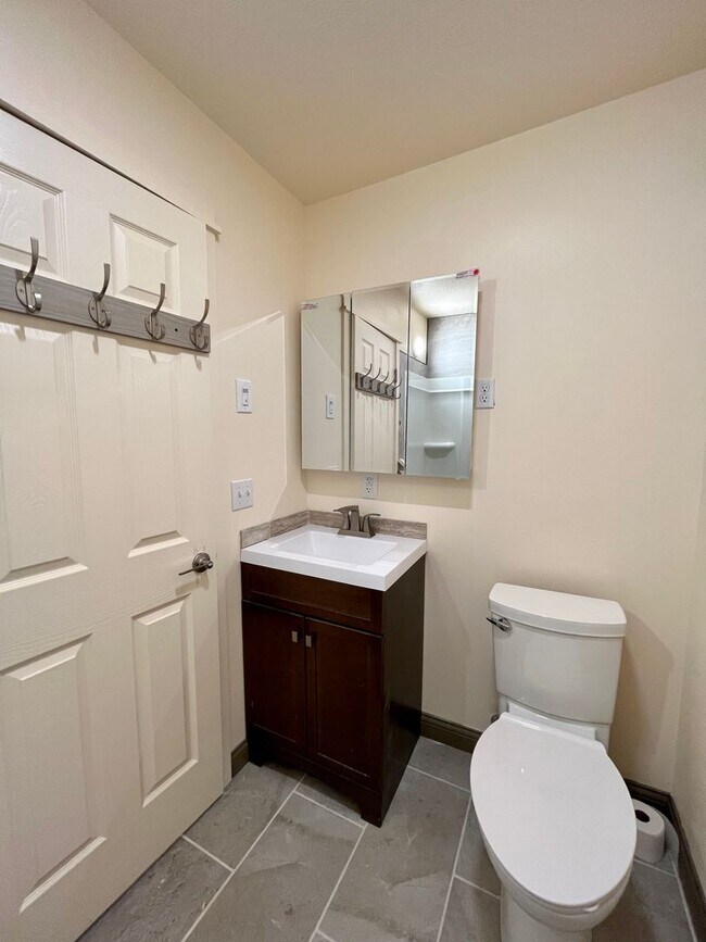 Foto del edificio - Fully renovated 2 bedroom, 2.5 bath home