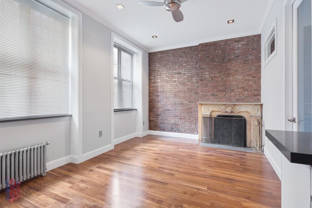 Primary Photo - 329 E 58th St