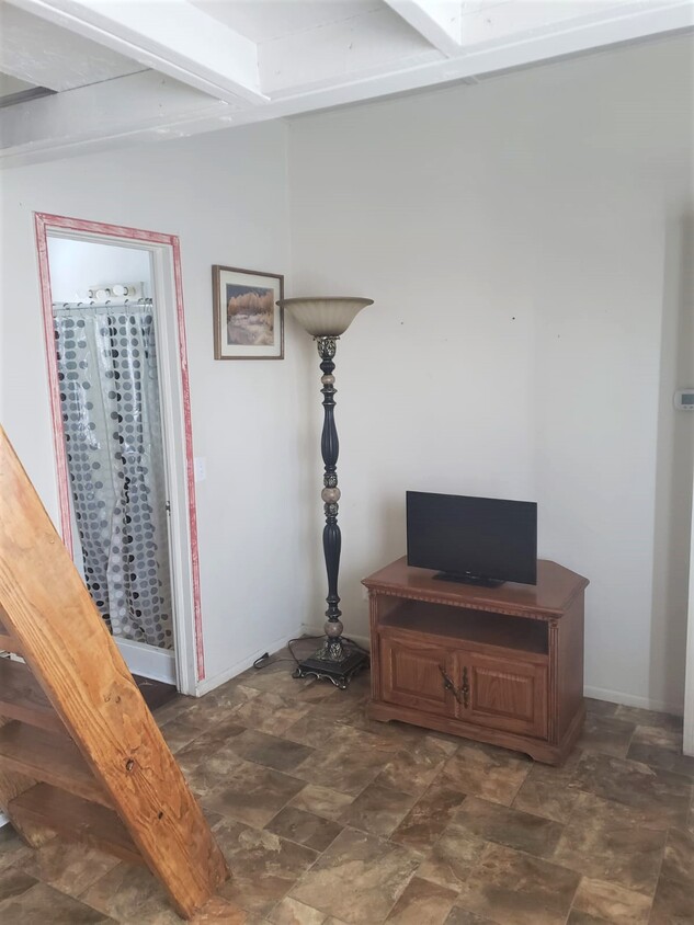 Building Photo - 131 Crowley Lake Dr