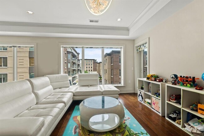 Building Photo - 150 Henley Pl