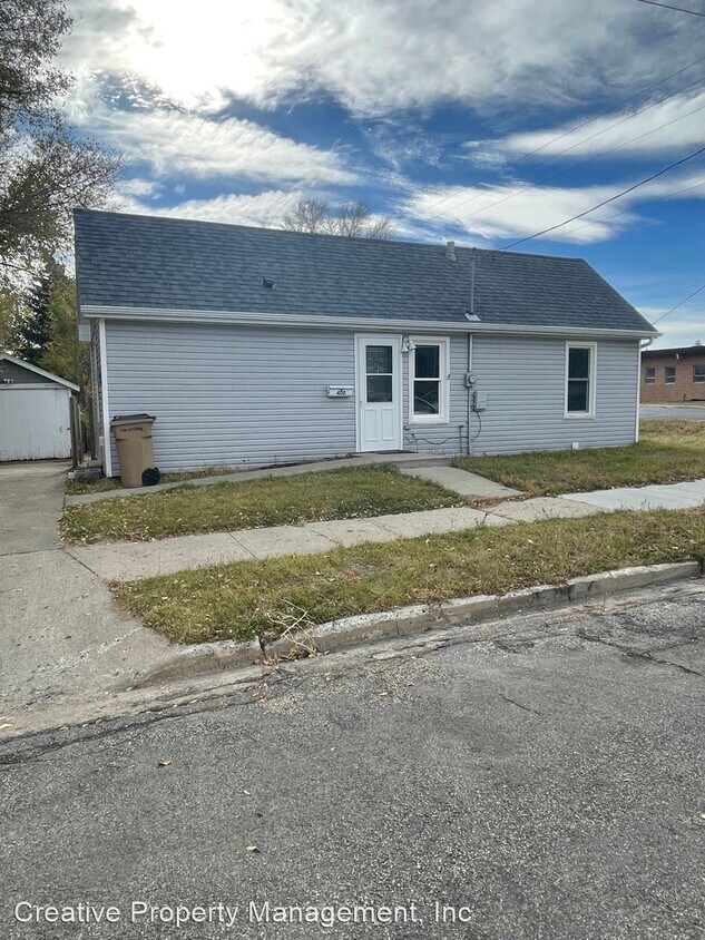 Primary Photo - 1 br, 2.5 bath House - 400 10th Ave NE