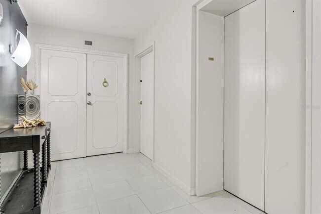 Building Photo - 3301 Bayshore Blvd