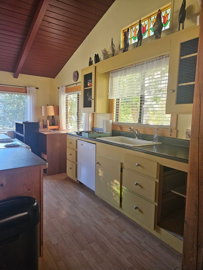 Foto del edificio - Peaceful 1 Bedroom / 1 Bath Executive Cabin on Sleeping Child – Stunning Views & Premium Comforts