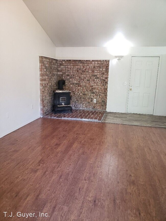 Foto del edificio - 221 Stowell Rd