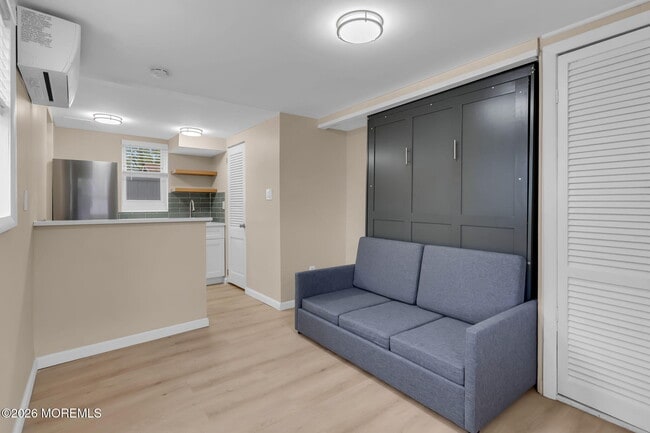Building Photo - 1802 Pine Terrace