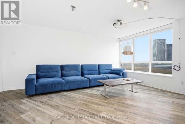 Photo du bâtiment - 801 King St W