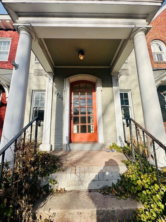 Building Photo - Charming 3bdrm/1.5bth Home Conveniently Located in Richmond's Carytown Area w/Private Balcony!!