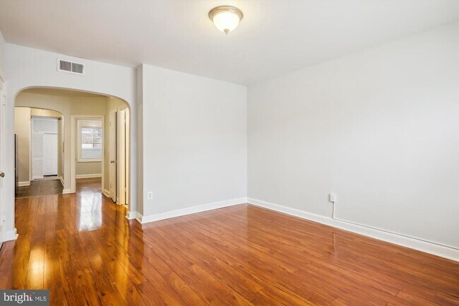 Building Photo - 1316 Adams St NE