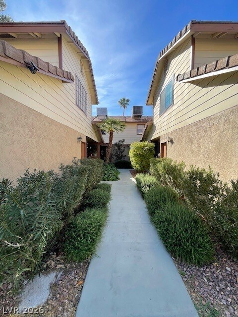 Foto del edificio - 3283 Dawnflower St