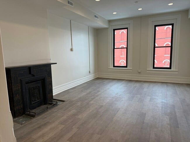 Foto del edificio - 106 E Erie St