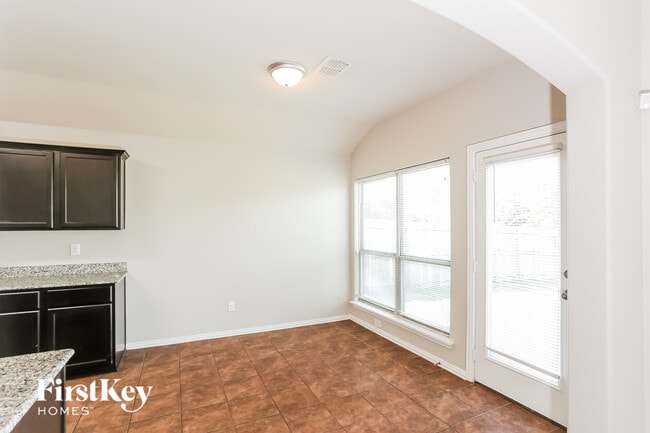 Building Photo - 927 Ranch Rd