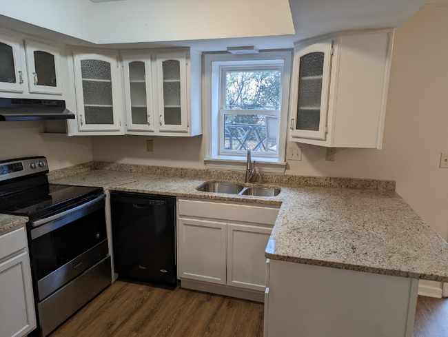 Foto del edificio - 485 Woodview Dr