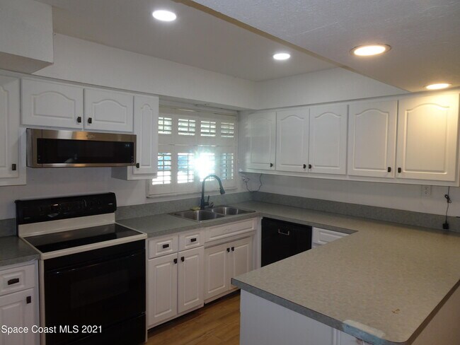 Foto del edificio - 901 Fairhaven St NE