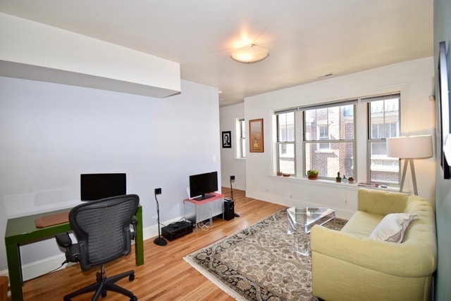 Building Photo - 5402 N Kenmore Ave