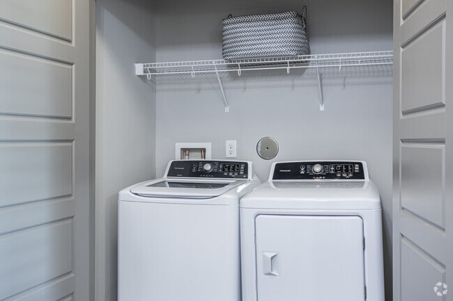 1BR, 1BA - 661 SF - Cyan Southcreek