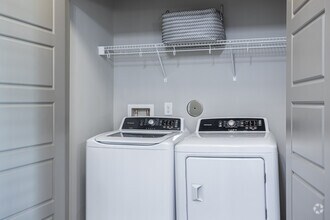 1BR, 1BA - 661 SF - Cyan Southcreek