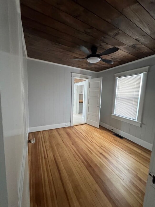 Building Photo - Renovated single family in downtown Lexington