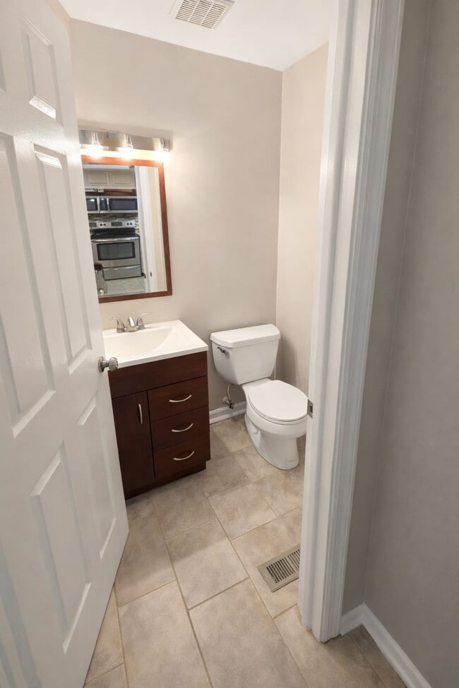 Building Photo - 1260 Komura Ct