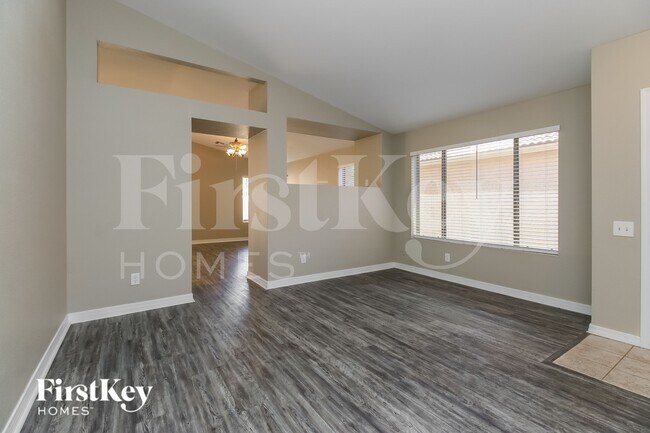 Building Photo - 4732 E Mountain Vista Dr