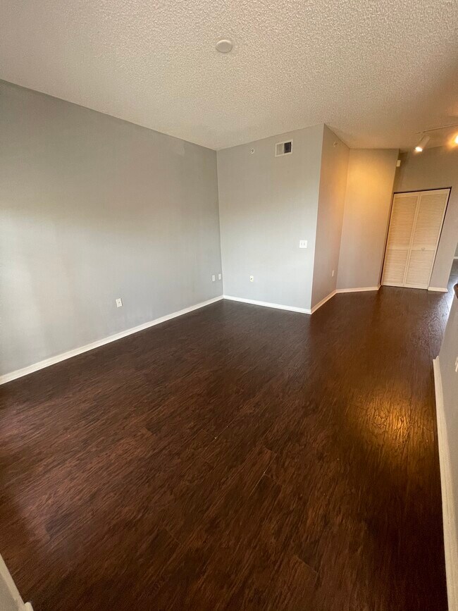 Building Photo - 10873 Windsor Walk Dr