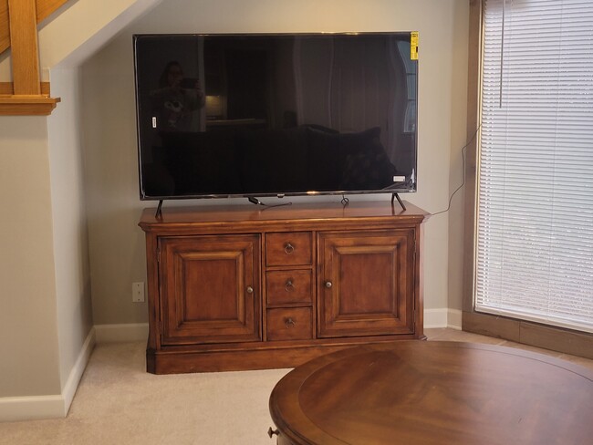 New 65 in tv - 8629 Fawn Lake Cir