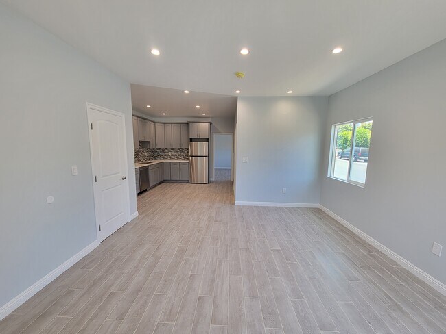 Building Photo - 941 S Catalina St