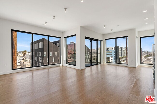 Foto del edificio - 10700 Tabor St