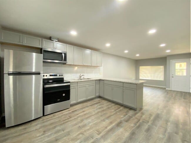 Foto del edificio - 817 E Bellevue Rd
